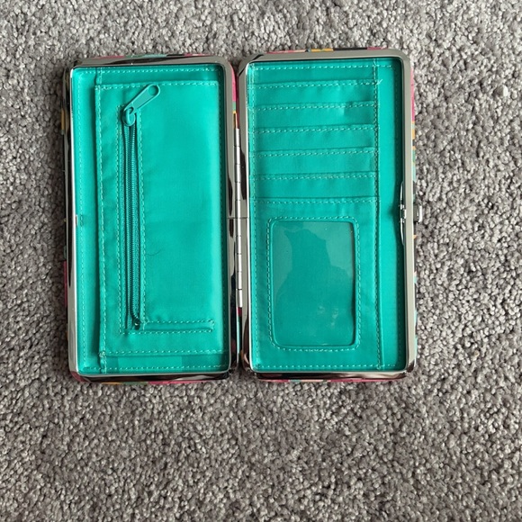 Pretty wallet no issues - Picture 2 of 3